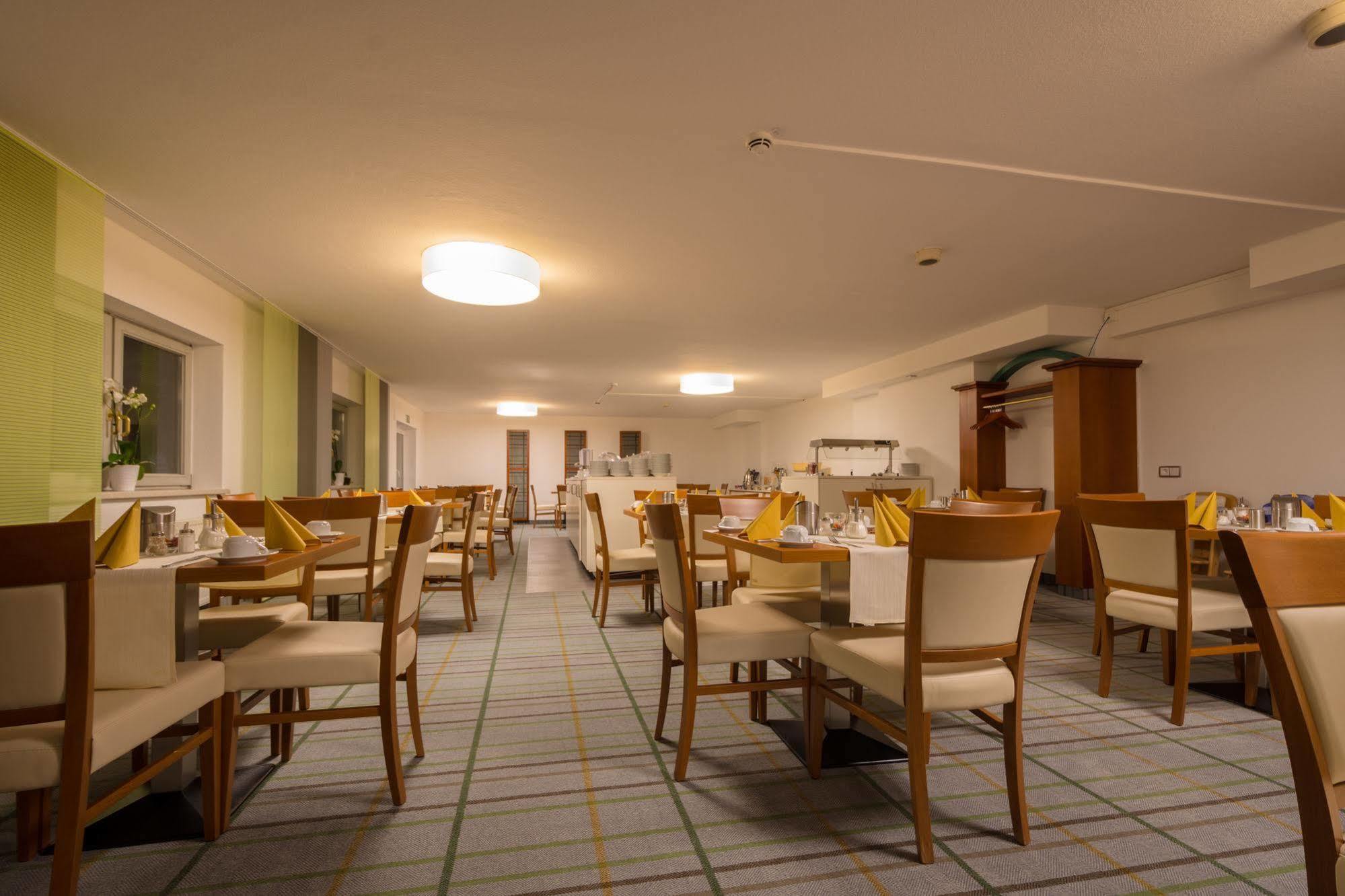 Hotel Fortuna Швебіш-Гмюнд Екстер'єр фото